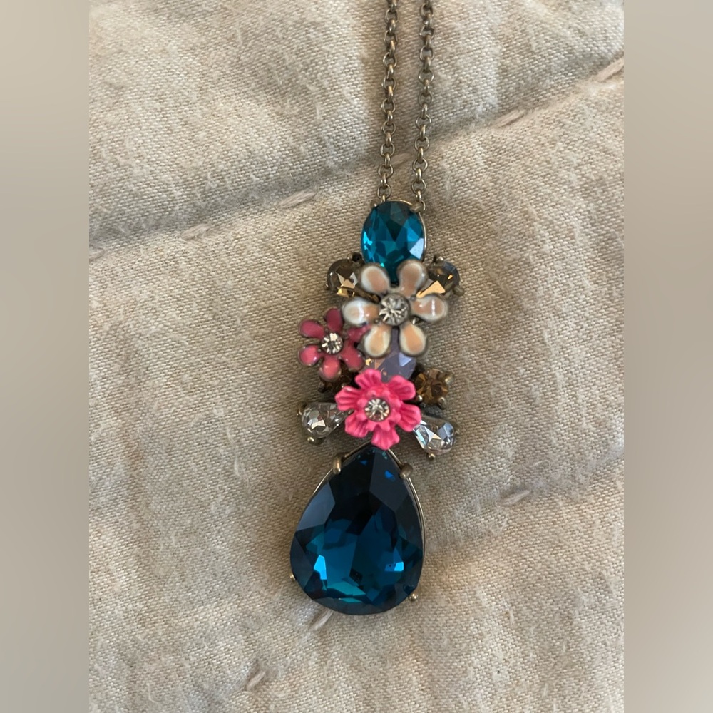 💛 🩷 💙 J. Crew Blue & Pink Floral Pendant Necklace Gold Chain EUC